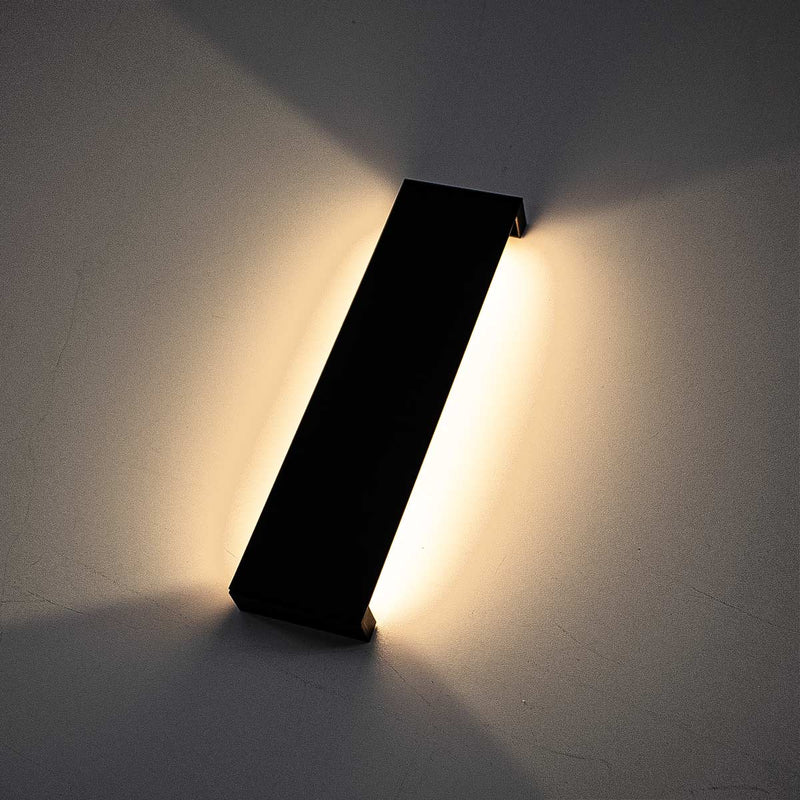 Arandela LED Yeni 7W 3000K 539LM 30CM IP65 Preta 2800 Nordecor ST3146