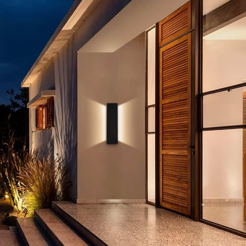 Arandela LED Yeni 7W 3000K 539LM 30CM IP65 Preta 2800 Nordecor ST3146