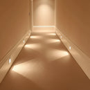 Balizador LED Sentinela 3W Luz Quente com Sensor 3M IP65 Opus ST3263 - Preto ambientada brando quente corredor hotel 