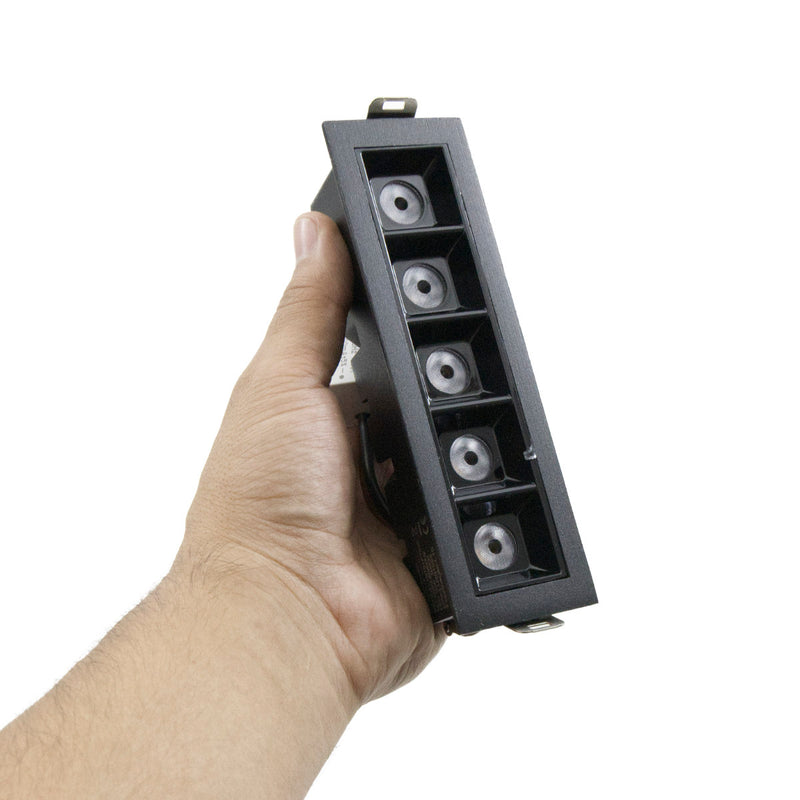 Spot LED de Embutir Calli 5 Focos 10W 3000k Preto Bella Iluminação ST3221  Detalhe Tamanho Real