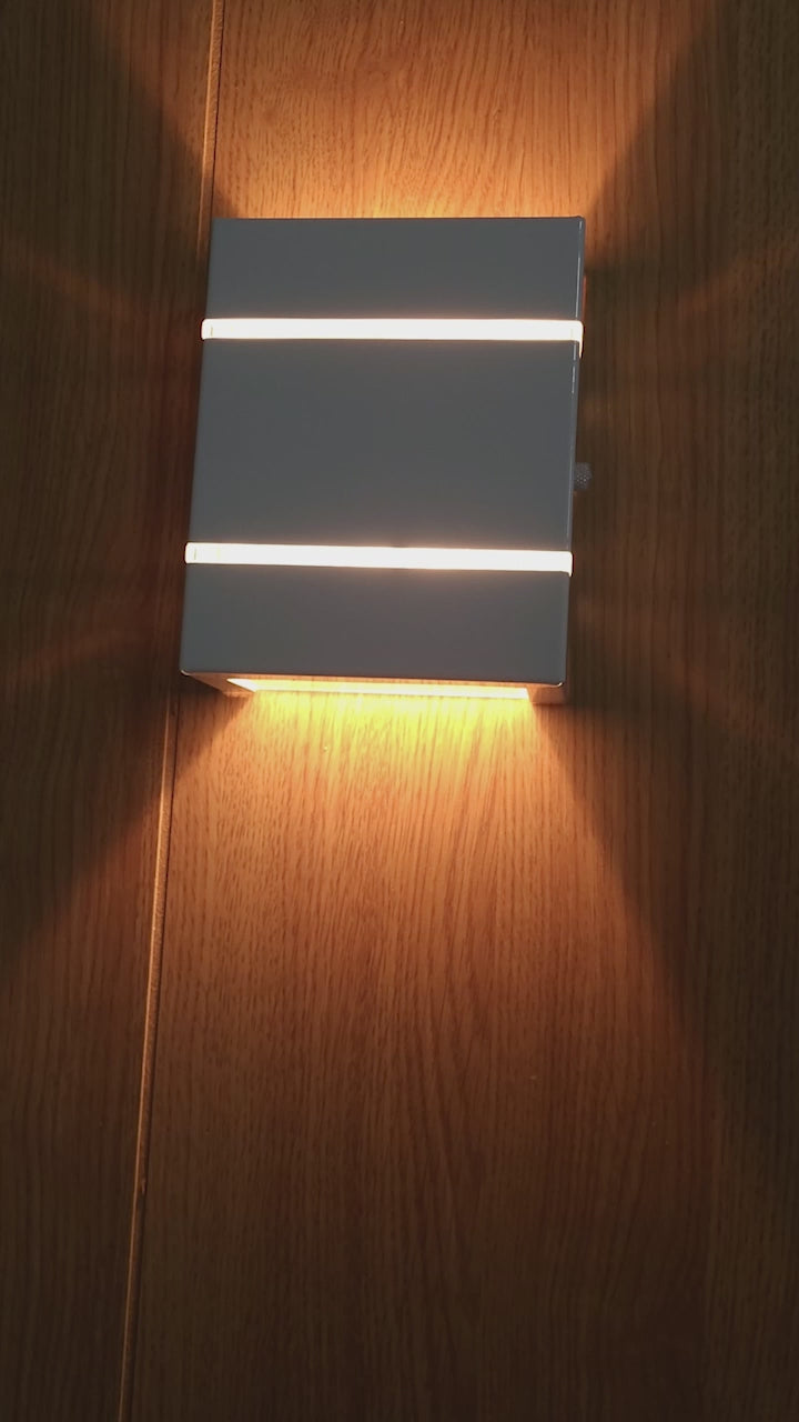 Arandela de Parede Externa Slim 2 Focos 2 Frisos + Led 5W G9 Bivolt  (Marrom, Branco Quente) : : Casa